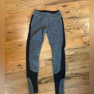 Beyond Yoga grey and black leggings